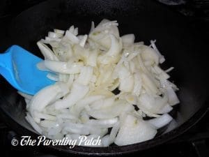 Onion Slices for New York Hot Dog Onion Sauce