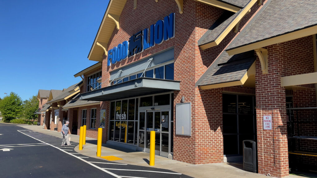 Grovetown, Ga USA - 02 16 22: Food lion Grocery store 2022 exterior senior wearing face mask
