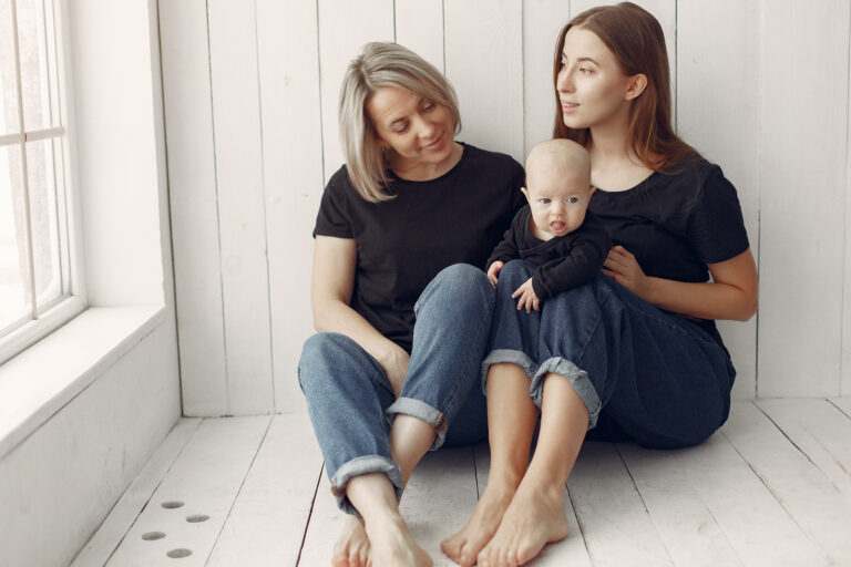 having the support of her motehr makes postpartum smoother